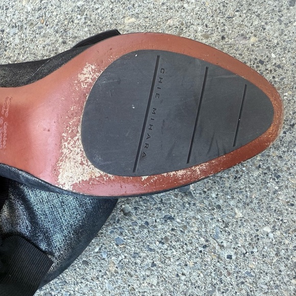 Chie Mihara size 9.5 excellent near new Shimmering Black gold undertones w/ Bows - Picture 5 of 16